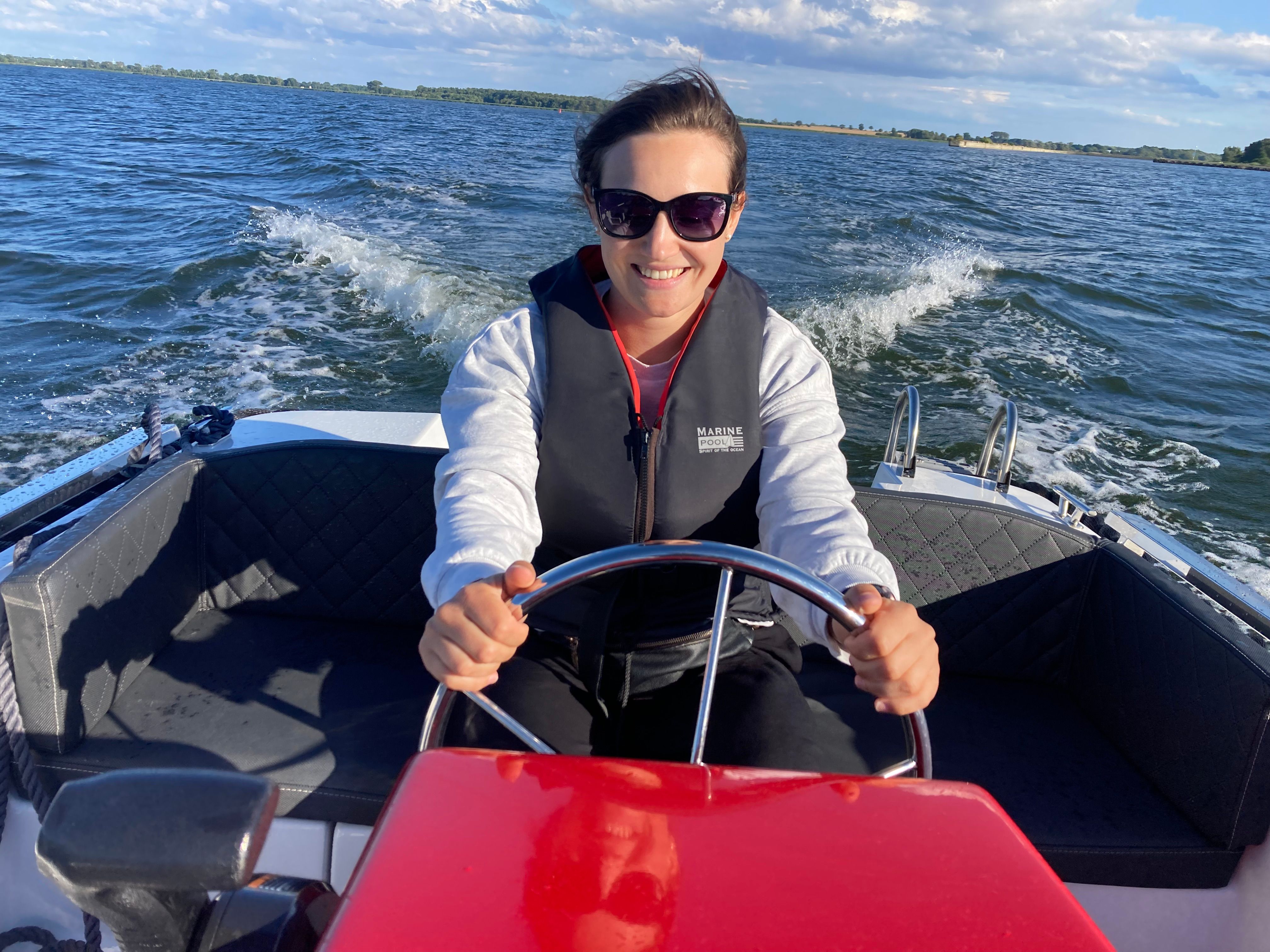 Wypożycz łódź i odkrywaj ukryte skarby na lokalnych wodach