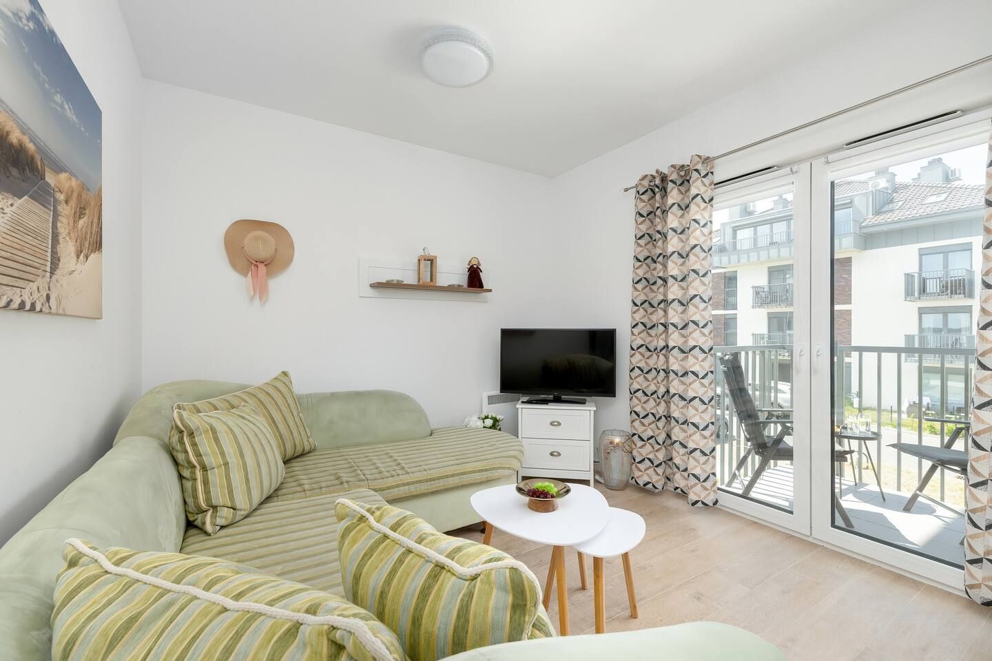 Breeze & Lake od rentmonkey | 500 m od plaży