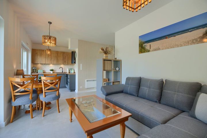 Garden Bliss + Lake, 500m to the Sea, Pet-Friendly